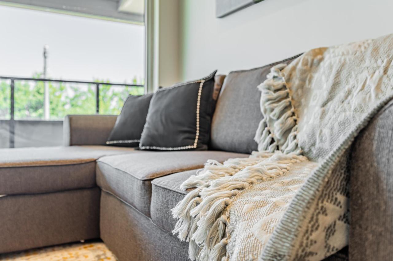 Condo In Parklawn & Lake Shore With Free Parking Close To Airport Toronto Exterior foto