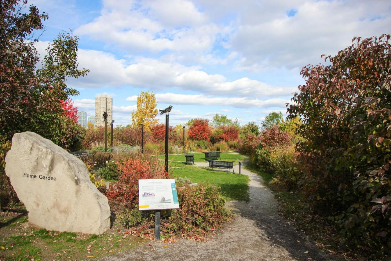 Condo In Parklawn & Lake Shore With Free Parking Close To Airport Toronto Exterior foto