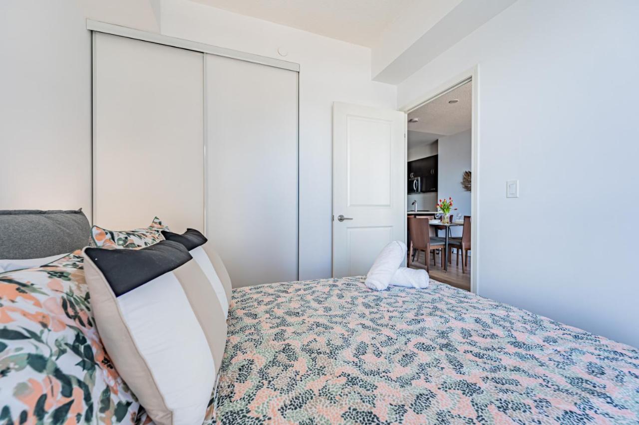 Condo In Parklawn & Lake Shore With Free Parking Close To Airport Toronto Exterior foto
